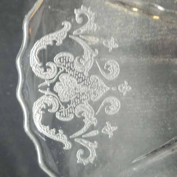 New Martinsville Radiance Floral & Scroll Cracker Serving Plate - Picture 6 of 16